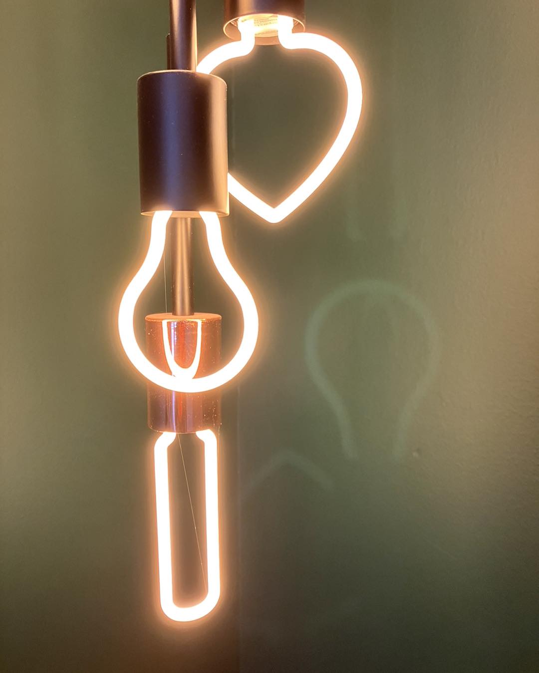 Ampoule LED Filament E27 4W 400 lm Néon CFL