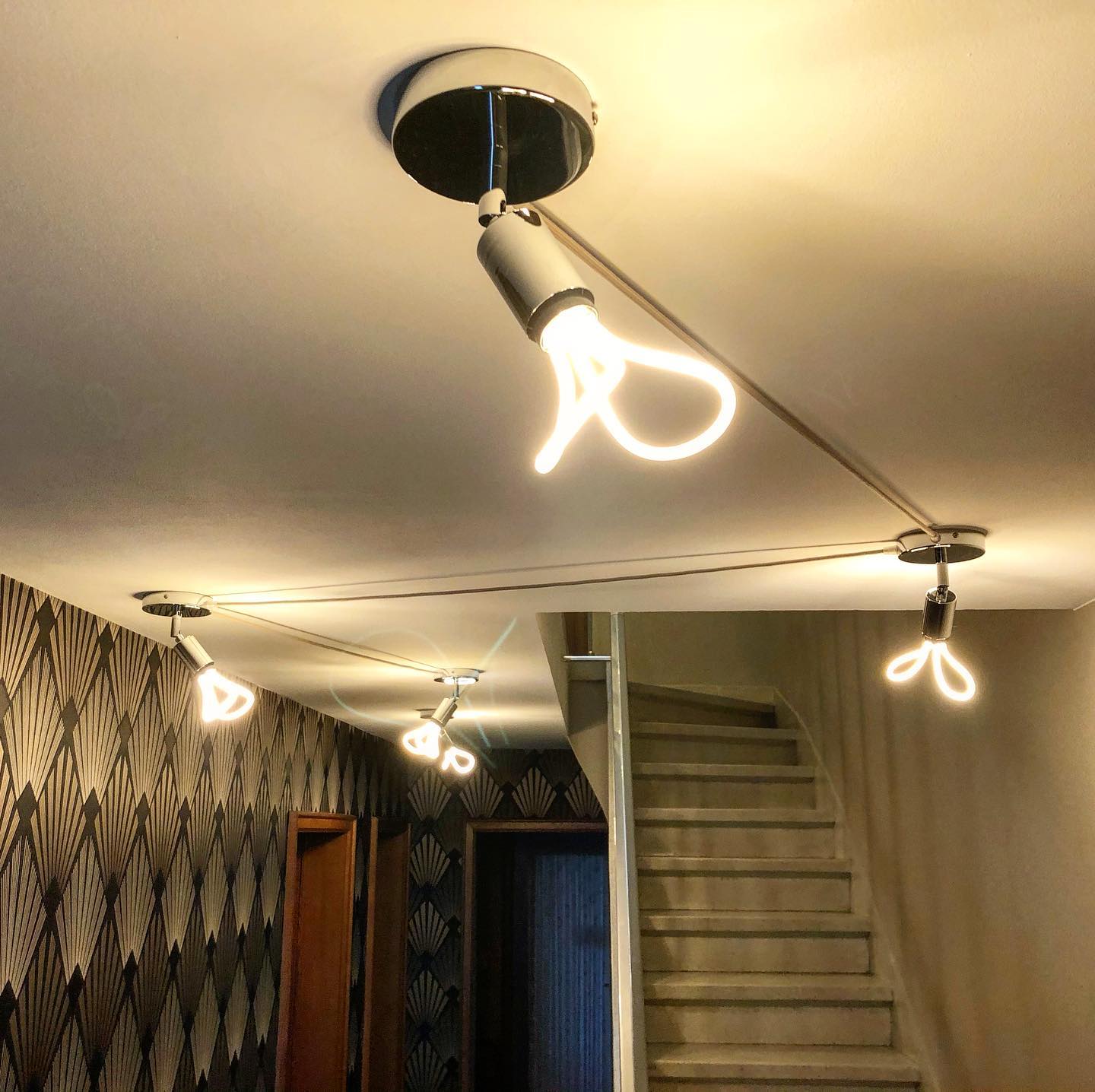 Ampoule LED Plumen 001 6,5W 500Lm E27 3500K Dimmable