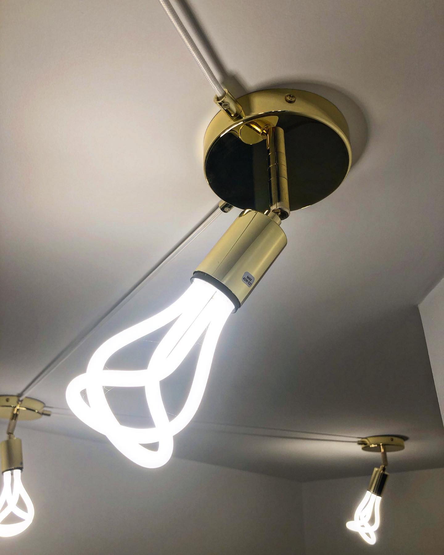 Ampoule LED Plumen 001 6,5W 500Lm E27 3500K Dimmable